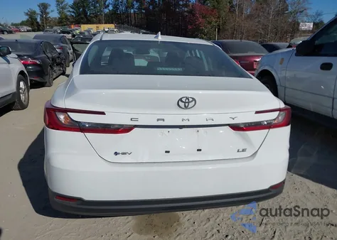 2025 Toyota Camry Le z USA, uszkodzony, nr VIN 4T1DAACK7SU541555